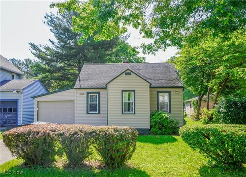 9588 Chestnut Ave Se, East Sparta, OH, 44626-9764 | Card Image