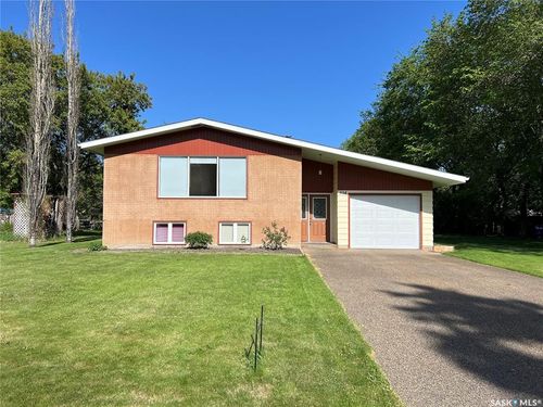 514 2nd St E, Meadow Lake, SK, S9X1G6 | Card Image