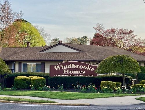 31 Feller Dr, Central Islip, NY, 11722-1209 | Card Image