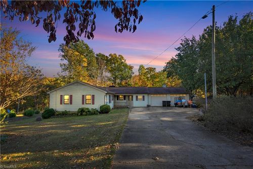 677 Kennedy Country Dr, Asheboro, NC, 27205-7853 | Card Image