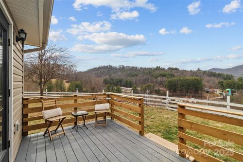 83 Roland St, Burnsville, NC, 28714-7259 | Card Image