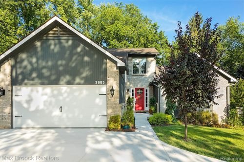 3685 Sunset Blvd, Orchard Lake, MI, 48324-3068 | Card Image