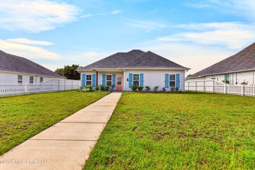818 Old Spanish Trl, Bay Saint Louis, MS, 39520 | Card Image