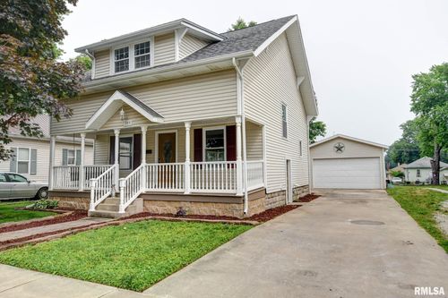 909 E Ash St, Taylorville, IL, 62568-1601 | Card Image