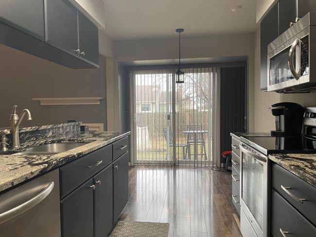 45245 Horseshoe Cir, Condo with 2 bedrooms, 3 bathrooms and null parking in Canton MI | Image 4