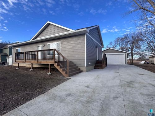 505 S Garfield St, Lennox, SD, 57039-2218 | Card Image