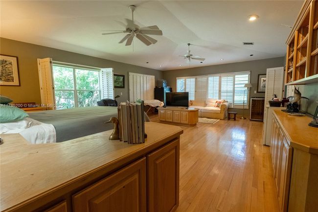 8001 Sw 133 Rd St, House other with 3 bedrooms, 3 bathrooms and null parking in Pinecrest FL | Image 10