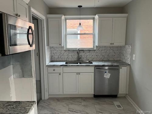 17694 Shaftsbury Ave, Detroit, MI, 48219-3593 | Card Image