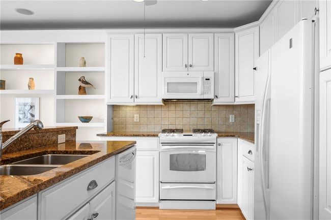 37 Cutter Ln, Condo with 3 bedrooms, 4 bathrooms and 4 parking in Tiverton RI | Image 16