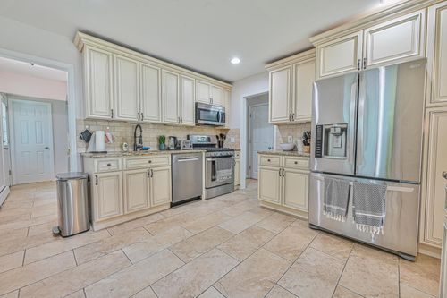2 Boat Ln, Port Washington, NY, 11050-1730 | Card Image