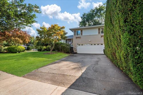 2 Doone Dr, Syosset, NY, 11791-6307 | Card Image