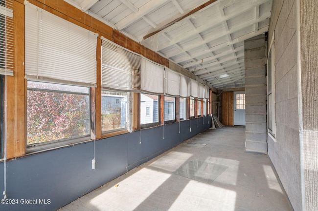 Enclosed Large Porch | Image 24