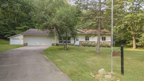 927 S Oakwood Street, Hancock, WI, 54943 | Card Image