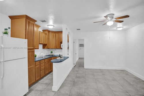 213-1860 Venice Park Dr, North Miami, FL, 33181-1966 | Card Image