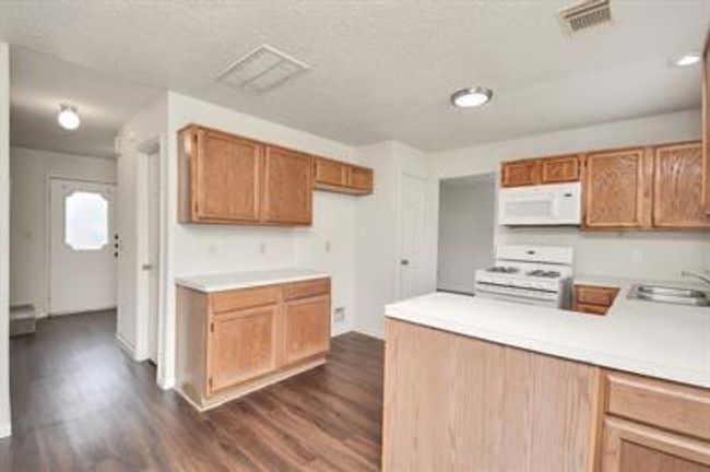 17210 Colony Creek Dr, House other with 4 bedrooms, 3 bathrooms and 2 parking in Spring TX | Image 12