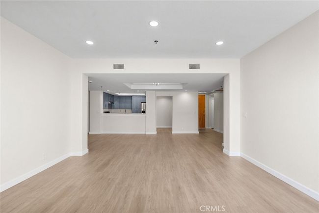 102 - 4348 Mammoth Ave, Condo with 2 bedrooms, 3 bathrooms and null parking in Sherman Oaks CA | Image 4