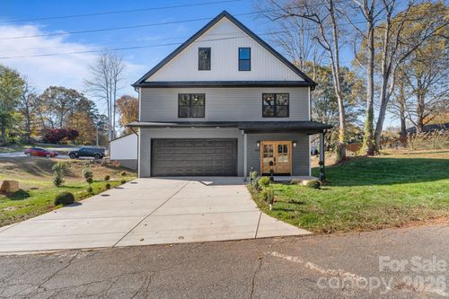 908 30th Avenue Dr Nw, Hickory, NC, 28601-9001 | Card Image