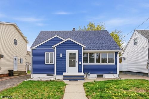 31 Ackerson Pl, Passaic, NJ, 07055-5325 | Card Image