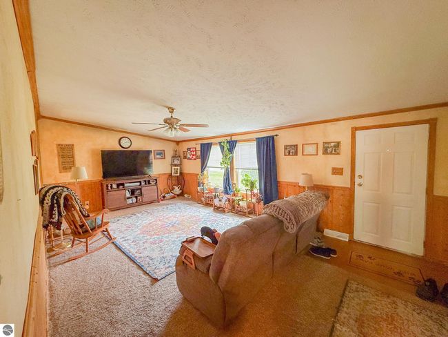 299 Cloverleaf Ln, House other with 3 bedrooms, 2 bathrooms and null parking in Houghton Lake MI | Image 7