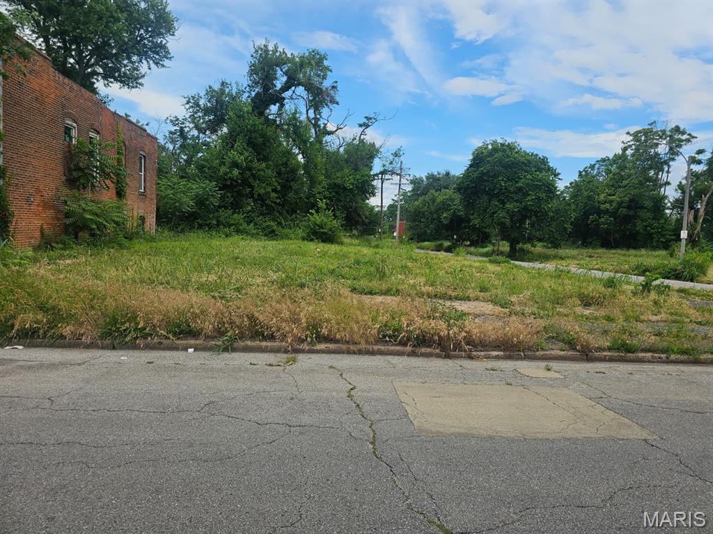 Land in St Louis