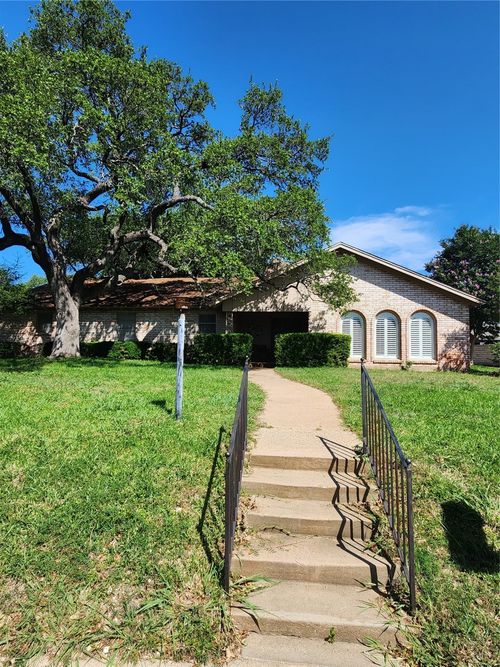 1117 Knotty Oaks Dr, Woodway, TX, 76712-2317 | Card Image