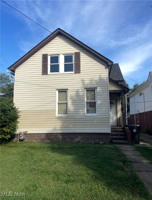 3219 W 33rd St, Cleveland, OH, 44109-1526 | Card Image