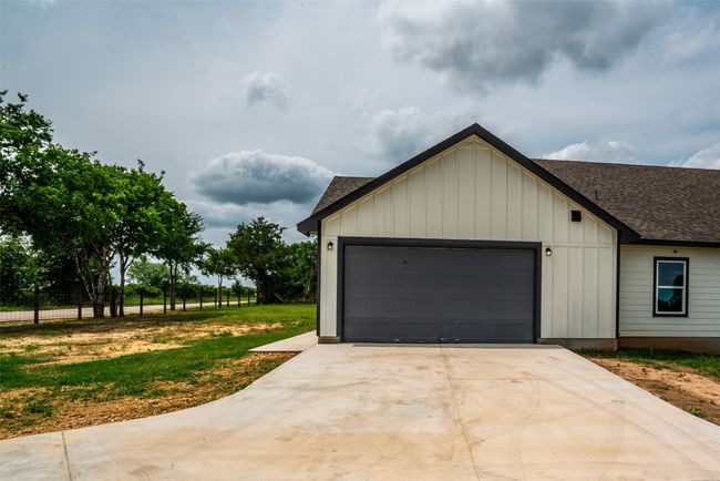Garage with driveway | Image 38