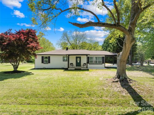 2243 Drive Inn Rd, Lincolnton, NC, 28092-7073 | Card Image