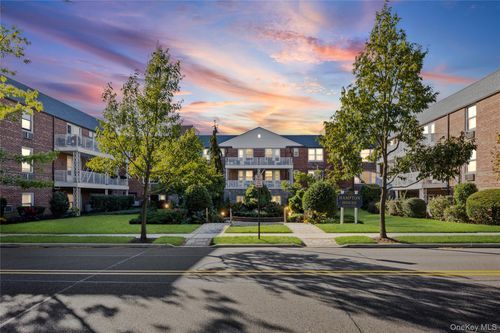 b5-120 Morris Ave, Rockville Centre, NY, 11570-4238 | Card Image