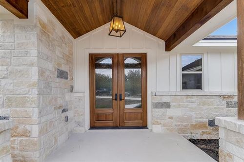 914 W Oak Ridge Dr, Marble Falls, TX, 78654-3601 | Card Image