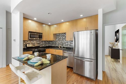 b-2312 N Bloomingdale Avenue, Chicago, IL, 60647 | Card Image