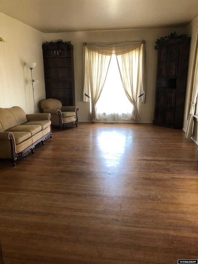 211 8 Th St, House other with 6 bedrooms, 3 bathrooms and null parking in Sinclair WY | Image 7