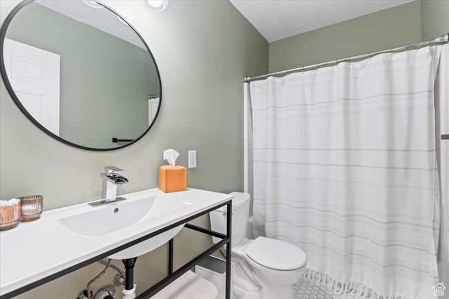 1870 E 3900 S, House other with 4 bedrooms, 3 bathrooms and 2 parking in Holladay UT | Image 25