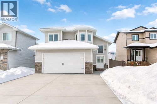8526 71 Ave, Grande Prairie, AB, T8X0M4 | Card Image