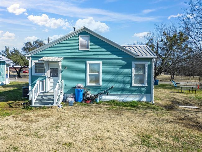 207 S Hinckley St, House other with 2 bedrooms, 1 bathrooms and null parking in Blooming Grove TX | Image 4