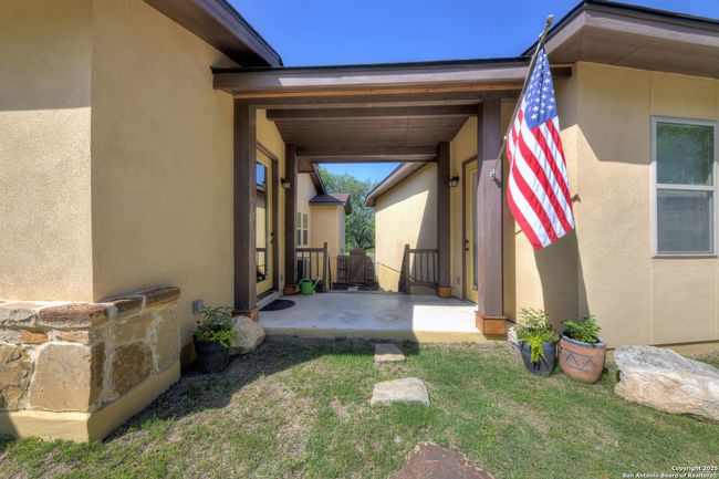 211 Comal Run, House other with 3 bedrooms, 4 bathrooms and null parking in Bulverde TX | Image 6
