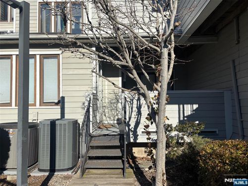 748 Mainsail Ln, Secaucus, NJ, 07094-2230 | Card Image