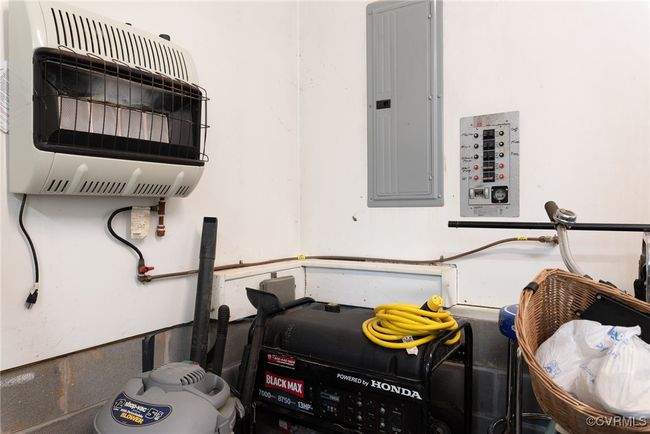 Garage is both heated and wired for generator | Image 40