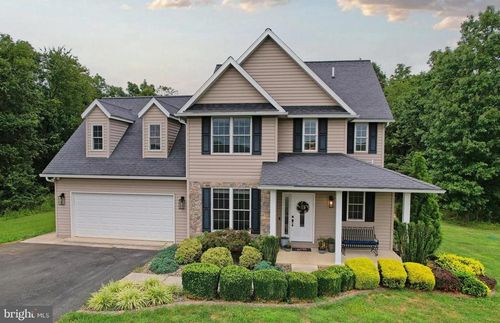 194 Meadowland Dr, RIDGELEY, WV, 26753-7305 | Card Image