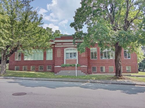 114 Pleasant St, Southbridge, MA, 01550-1236 | Card Image