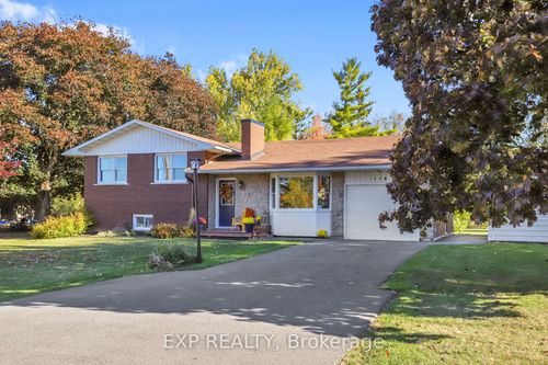 114 Kedey Street, Carp - Dunrobin - Huntley - Fitzroy and Area, ON, K0A1X0 | Card Image