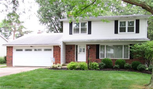 4805 Maple Hill Dr, Seven Hills, OH, 44131-5916 | Card Image