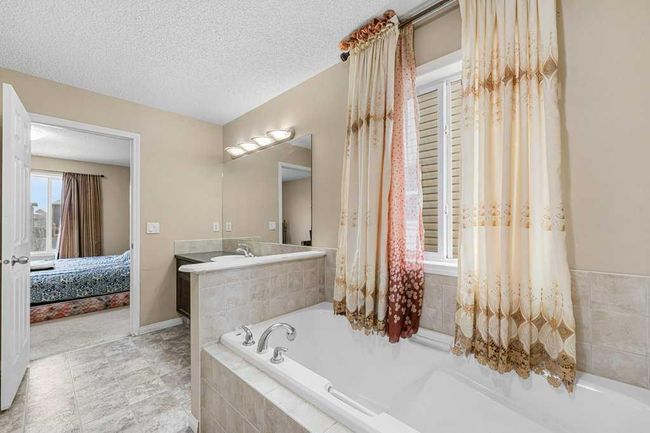 193 Luxstone Way Sw, Home with 3 bedrooms, 3 bathrooms and 2 parking in Airdrie AB | Image 35