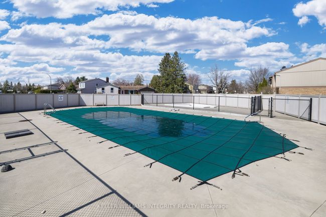 2013 Stonehenge Cres, Condo with 3 bedrooms, 2 bathrooms and null parking in Ottawa ON | Image 17