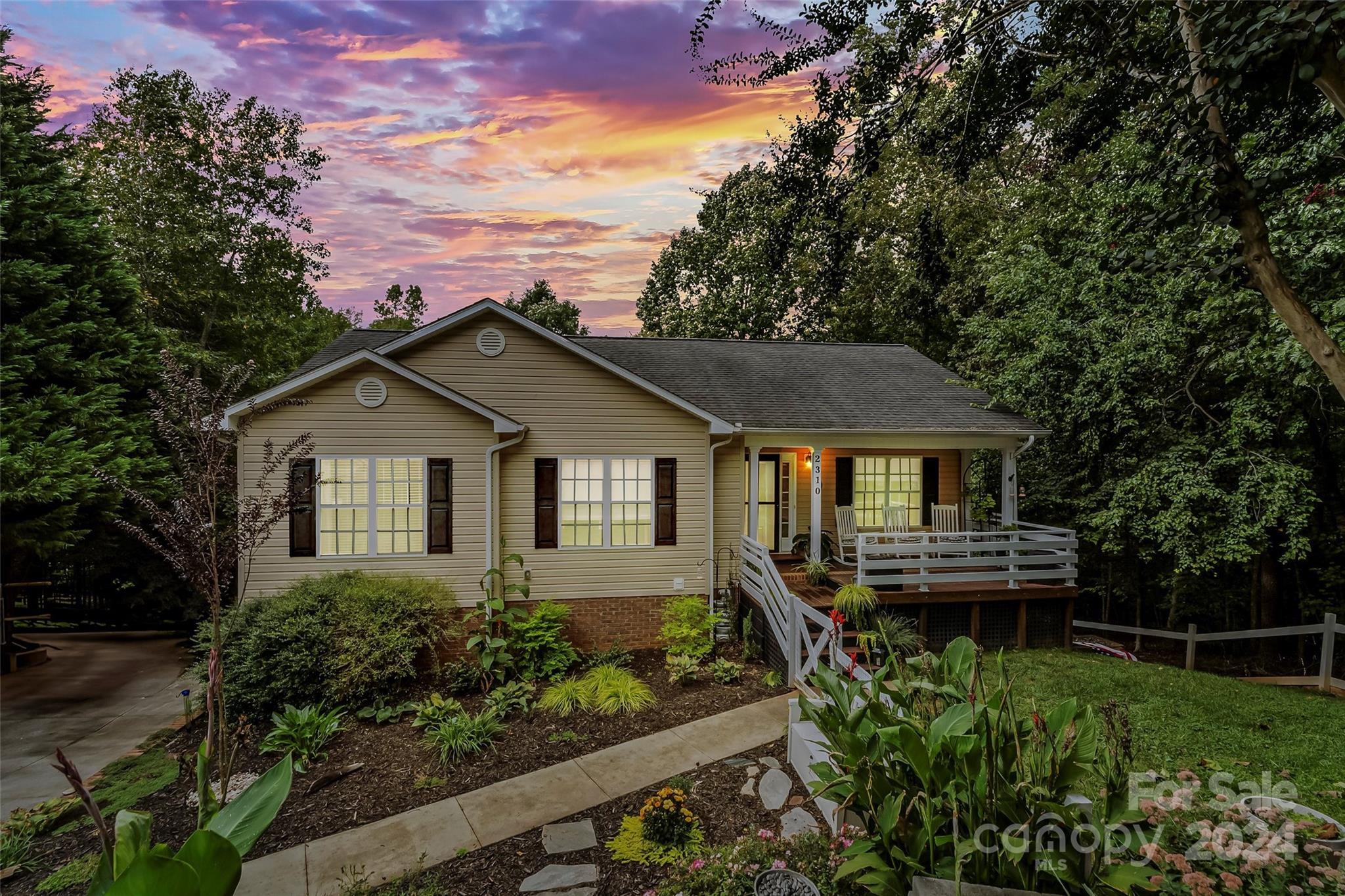 39th Avenue Ct, Hickory, NC 28601