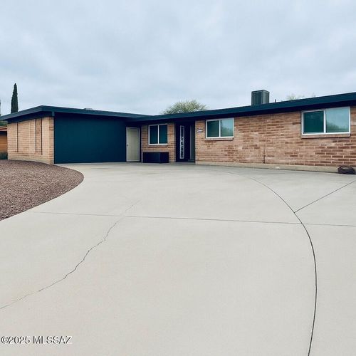 7542 E 38th Street, Tucson, AZ, 85730 | Card Image
