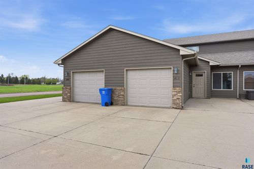 3-3013 Purdue Ave Avenue, Sioux Falls, SD, 57106 | Card Image