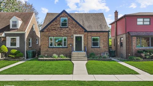 2961 W 97th St, Evergreen Park, IL, 60805-2611 | Card Image