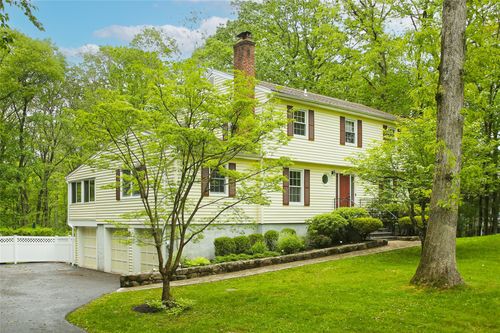 31 Tri Brook Dr, South Salem, NY, 10590-1903 | Card Image