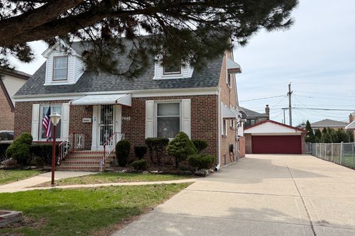 7445 W Winona St, Harwood Heights, IL, 60706-3428 | Card Image